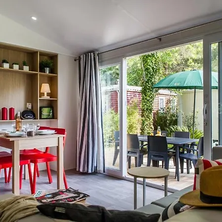 Üdülőpark Sun La Sirene 2 Chambres Clime 32m2 Max 4 Adultes Et 2 Des Ses Enfants *